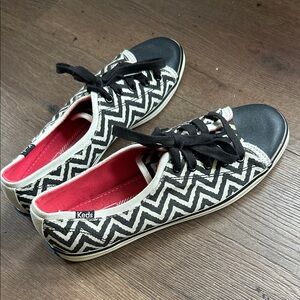 Keds Black and White Zigzag Sneakers ! Size 6